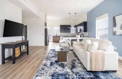 Lee's Summit Apartment | Landing | Stylish 3BD in Lee's Summit