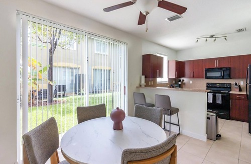 Homestead Apartment | Landing | Stylish 3BD, Pool