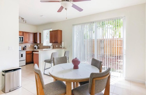 Homestead Apartment | Landing | Stylish 3BD, Pool