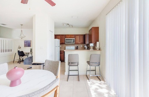 Homestead Apartment | Landing | Stylish 3BD, Pool