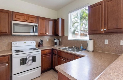Homestead Apartment | Landing | Stylish 3BD, Pool