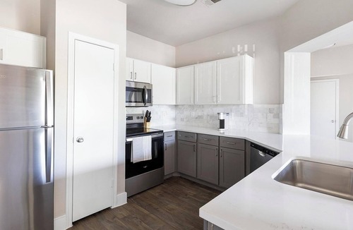 Fort Worth Apartment | Landing | Stylish 3BD in Cityview