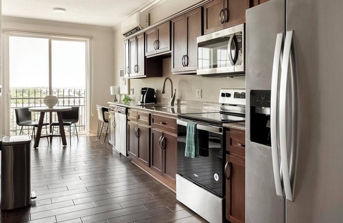 Overland Park Apartment | Landing | Stylish Studio, Pool, Gym