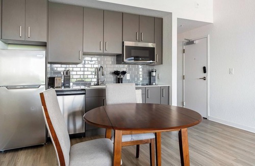 Golden Gate Apartment | Landing | Stylish Studio, Yoga Studio, Clubhouse