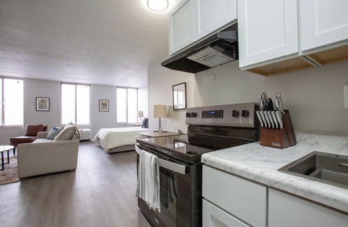 Fort Wayne Apartment | Landing | Stylish Studio, Pool, Gym