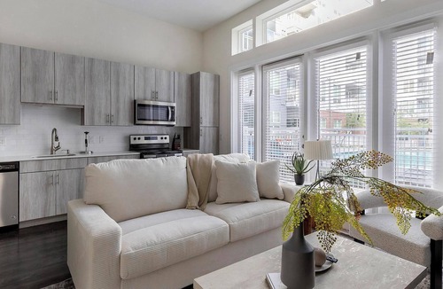 Fort Worth Apartment | Landing | Stylish Studio in Bricktown