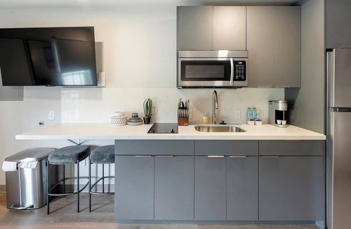 Hermitage Apartment | Landing | Stylish Studio in Downtown Hermitage
