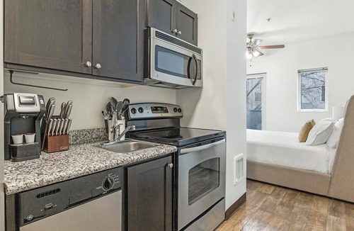 Pearl District Apartment | Landing | Stylish Studio, Courtyard, Gym