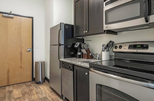Pearl District Apartment | Landing | Stylish Studio, Courtyard, Gym
