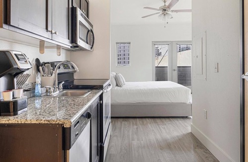 Pearl District Apartment | Landing | Stylish Studio, Courtyard, Gym