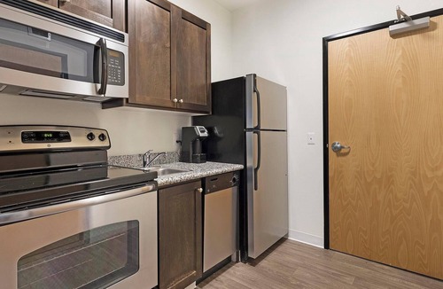 Pearl District Apartment | Landing | Stylish Studio, Gym, Courtyard