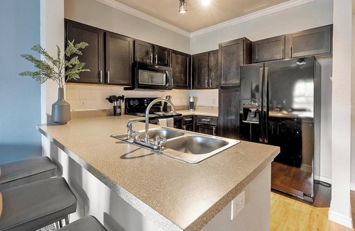 Del Mar Apartment | Landing | Stylish 1BD, Clubhouse