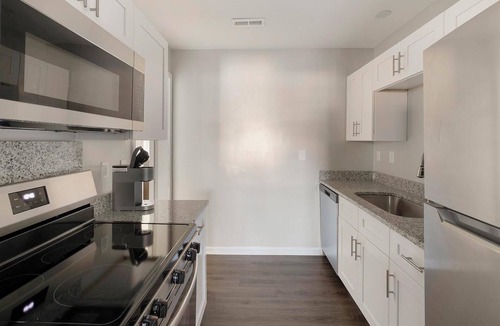 Hendersonville Apartment | Landing | Stylish 2BD, Gym, Pool