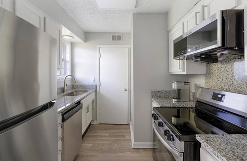 Hendersonville Apartment | Landing | Stylish 1BD, Gym, Pool