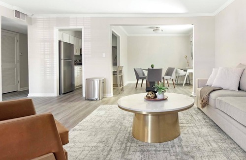 Homewood Apartment | Landing | Stylish 1BD, Pool, Gym