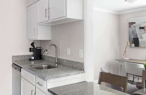 Homewood Apartment | Landing | Stylish 1BD, Pool, Gym