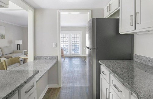 Homewood Apartment | Landing | Stylish 1BD, Pool, Gym