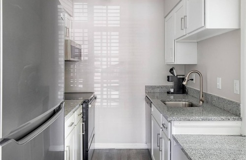 Homewood Apartment | Landing | Stylish 1BD, Pool, Gym