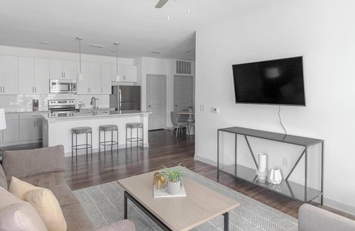 Sand Ridge Apartment | Landing | Stylish 2BD, Pool, Gym