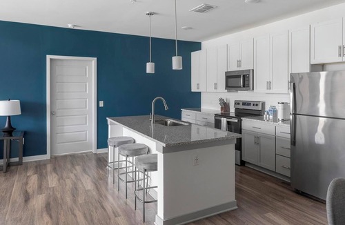 Sand Ridge Apartment | Landing | Stylish 2BD, Pool, Gym