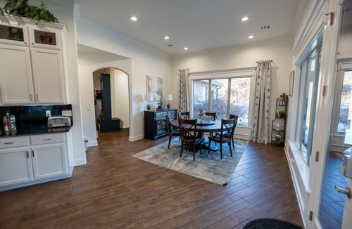 Broken Arrow House | Landman Oklahoma with a view