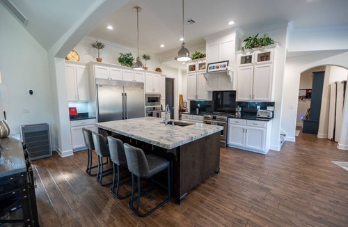 Broken Arrow House | Landman Oklahoma with a view