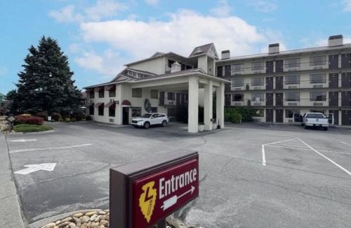 Sevierville Hotel | Landmark Inn On The River Sevierville
