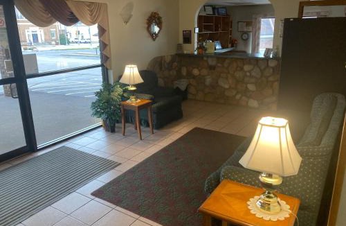 Clintonville Hotel | Landmark Motel