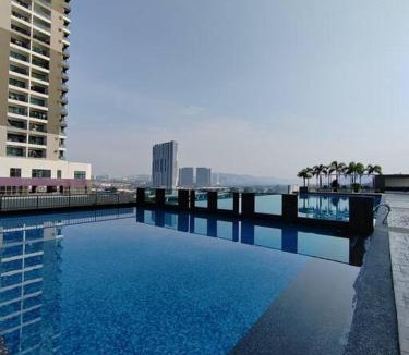 Kampung Bukit Dukong Apartment | Landmark2 Spacious Studio w Wi-Fi Netflix