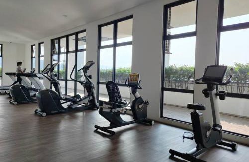 Kampung Bukit Dukong Apartment | Landmark2 Spacious Studio w Wi-Fi Netflix