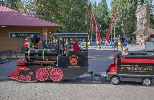 Overlook Park House | Landrise 10 - Meredith Lodging