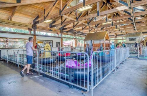 Overlook Park House | Landrise 10 - Meredith Lodging