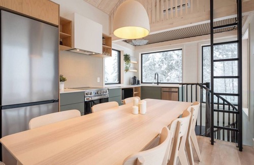 Lac Beauport House | LANDSKAP - Micro Chalet | Spa & Mountain Views near Québec