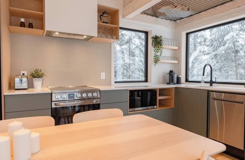 Lac Beauport House | LANDSKAP - Micro Chalet | Spa & Mountain Views near Québec