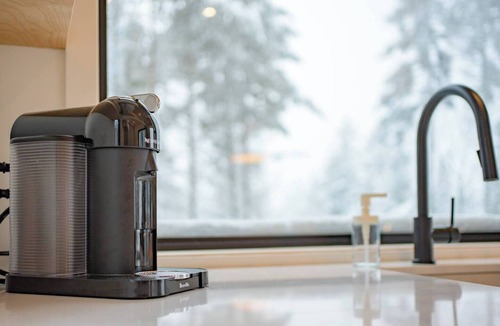 Lac Beauport House | LANDSKAP - Micro Chalet | Spa & Mountain Views near Québec