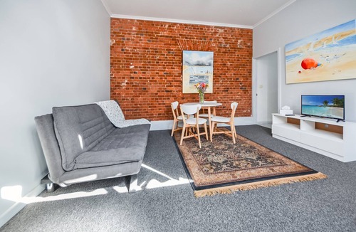 Portland Apartment | Laneway living in coastal town