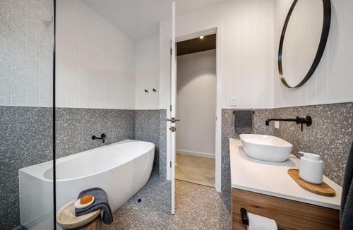 Grange House | Laneway Retreat