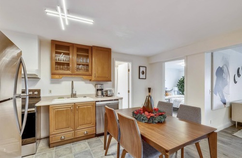 Stowe Hollow Apartment | Lang Farm Mountain View: 2 br w/wood stove & views!