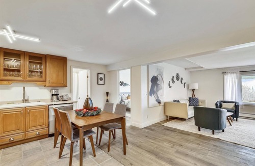 Stowe Hollow Apartment | Lang Farm Mountain View: 2 br w/wood stove & views!
