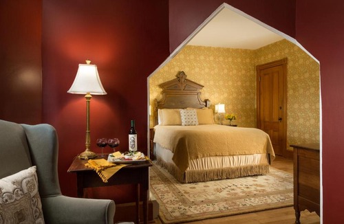 Burlington Bed & Breakfast | Lang House on Main Street Bed & Breakfast