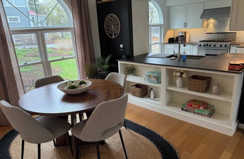 Burlington Bed & Breakfast | Lang House On Main Street