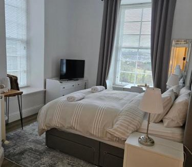 Inverkip Bed & Breakfast | Langhouse Castle Bed and Breakfast