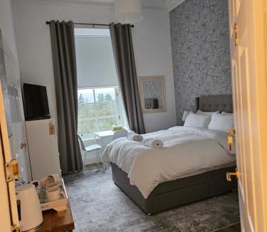Inverkip Bed & Breakfast | Langhouse Castle Bed and Breakfast