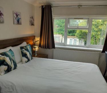 Langley Marish House | Langley House 5 mins from langley train station