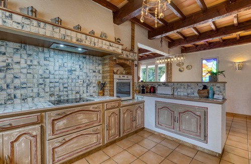 Pailhes Villa | Languedoc Villa with Pool and Mountain View