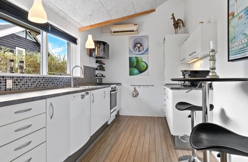 Mesinge House | "Lanica" - 150m from the sea by Interhome