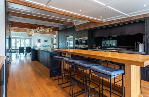 Surfdale Apartment | Lannan Beach House - Waterfront & Spa