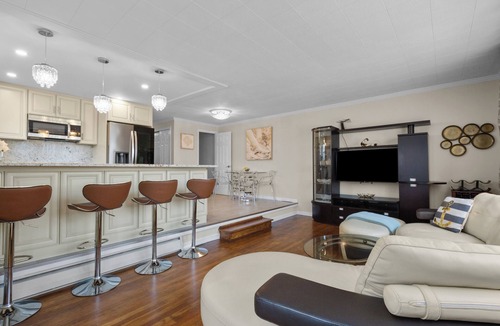 Lansdale House | Lansdale: Work, Rest, Explore