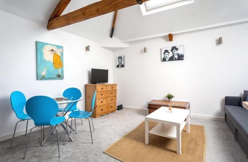 Cheltenham Apartment | Lansdown Crescent Lane