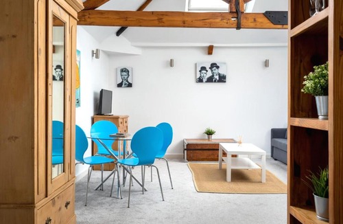 Cheltenham Apartment | Lansdown Crescent Lane